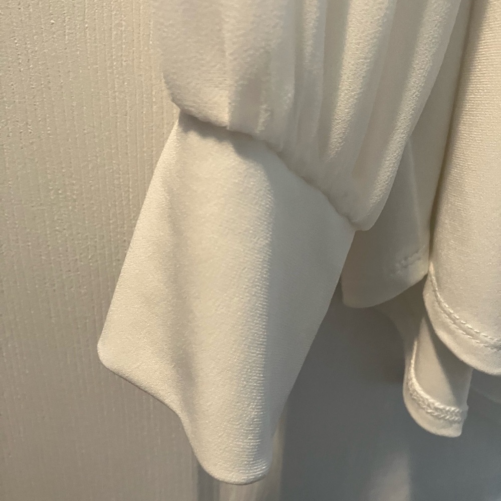 White blouse - Picture 3 of 4